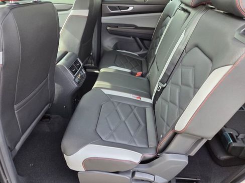 New 2026 Volkswagen Atlas Peak Edition image 8