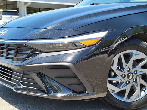 Used 2024 Hyundai Elantra SEL FWD image 9