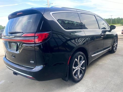 Used 2022 Chrysler Pacifica Pinnacle AWD/4WD image 5