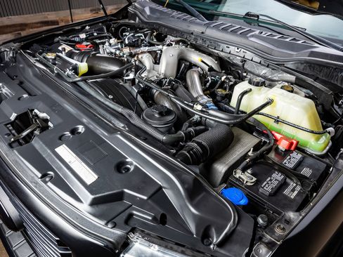 Used 2022 Ford F450 Platinum w/ FX4 Off-Road Package image 40