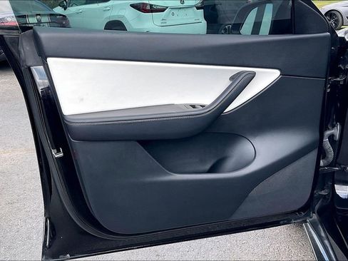 Used 2021 Tesla Model Y Long Range image 21