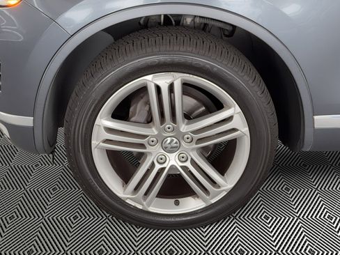 Used 2015 Volkswagen Touareg Executive image 12