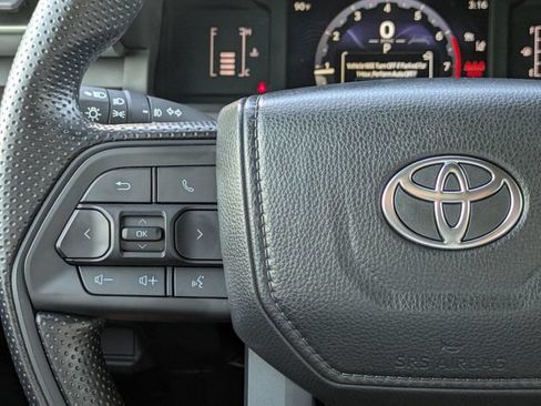 Used 2024 Toyota Tacoma SR5 AWD/4WD image 18