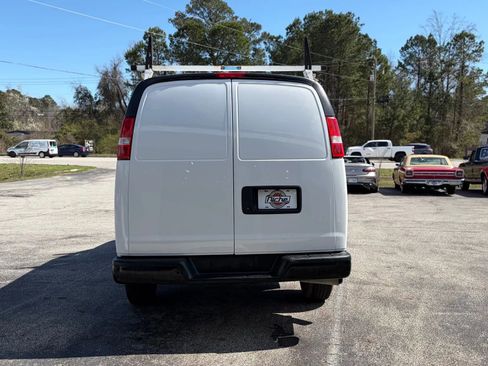 Used 2020 Chevrolet Express 2500 Regular Van 3D image 5