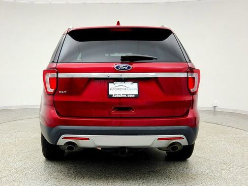 Used 2017 Ford Explorer XLT w/ Equipment Group 202A image 6