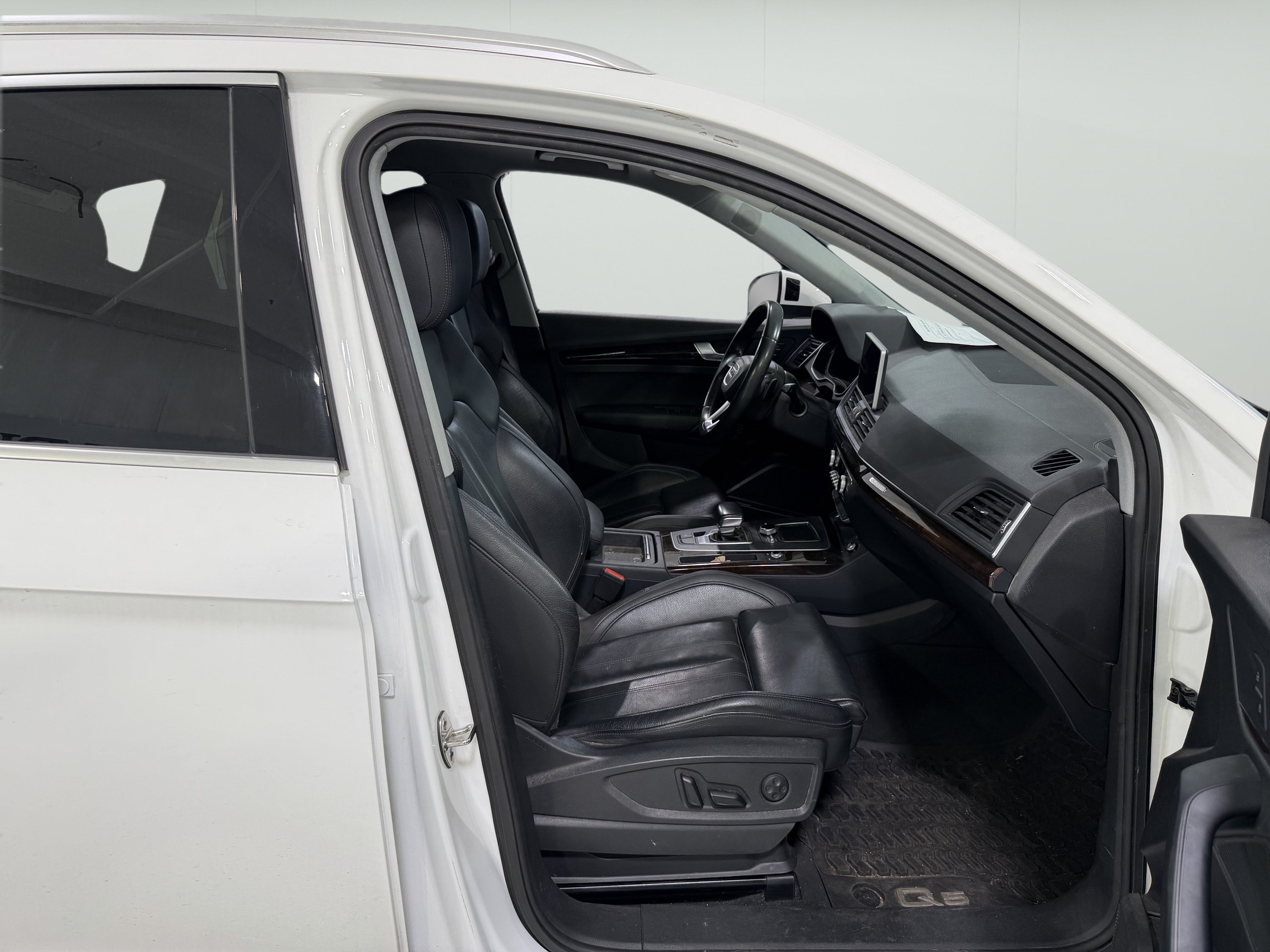 Used 2018 Audi Q5 2.0T Premium Plus w/ Premium Plus Package AWD/4WD image 14