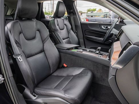 Used 2023 Volvo XC60 B5 Plus w/ Climate Package image 21