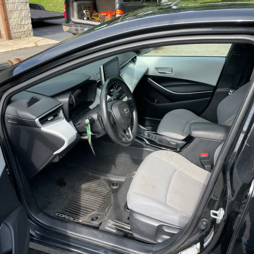 Used 2020 Toyota Corolla SE w/ SE Premium Package FWD image 3