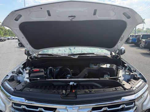 Used 2025 Chevrolet Silverado 1500 LTZ w/ Technology Package AWD/4WD image 17