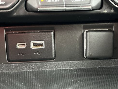 Used 2021 Chevrolet Tahoe Z71 w/ Z71 Off-Road Package image 8