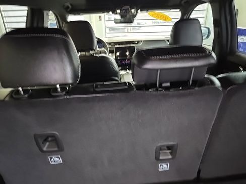 Used 2025 Jeep Grand Cherokee Limited w/ Black Appearance Package image 13