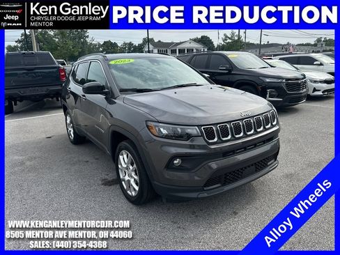 Used 2023 Jeep Compass Latitude AWD/4WD image 1