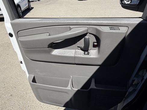 Used 2014 GMC Savana 2500 RWD image 17