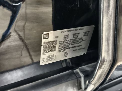 Used 2024 Chevrolet Suburban Premier image 34