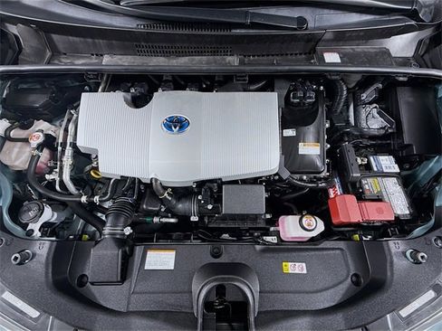 Certified 2022 Toyota Prius XLE image 27