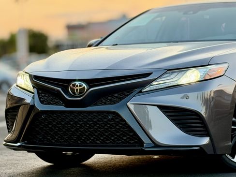 Used 2018 Toyota Camry XSE FWD image 5