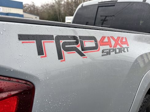 Used 2018 Toyota Tacoma TRD Sport w/ Technology Package image 14