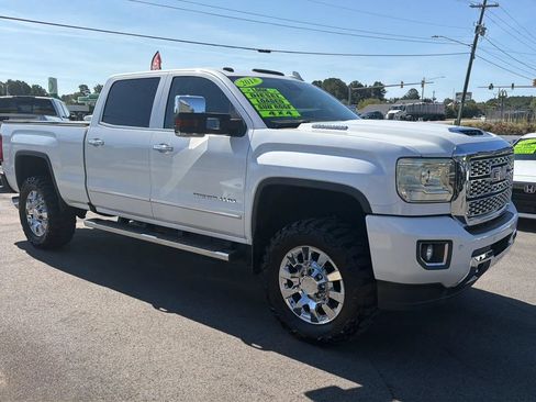 Used 2018 GMC Sierra 2500 Denali w/ Duramax Plus Package AWD/4WD image 7