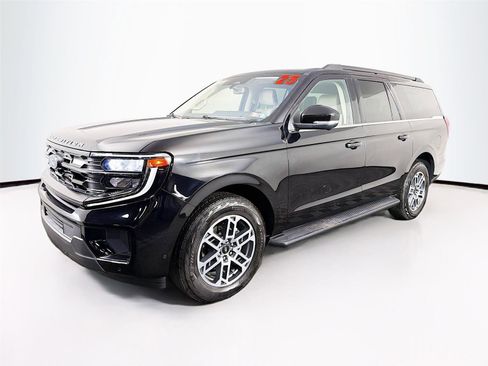Used 2025 Ford Expedition Max Active AWD/4WD image 3