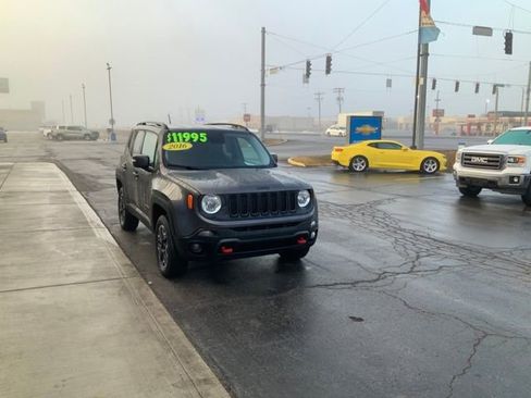 Used 2016 Jeep Renegade Trailhawk w/ Premium Trailhawk Package image 4
