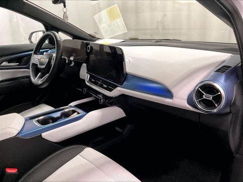 Used 2025 Chevrolet Equinox EV LT image 14