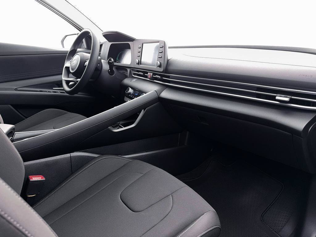 Used 2026 Hyundai Elantra Hybrid FWD image 15