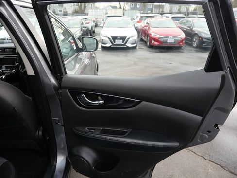 Used 2020 Nissan Rogue Sport SV image 29