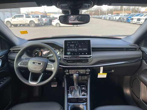 New 2026 Jeep Compass Latitude image 14