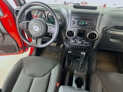 Used 2016 Jeep Wrangler Unlimited Sport w/ Connectivity Group AWD/4WD image 16