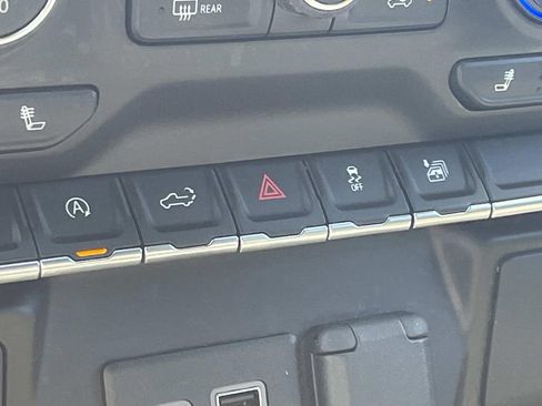 Used 2021 Chevrolet Silverado 1500 LT image 22