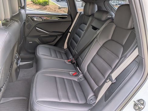 Certified 2025 Porsche Macan S AWD/4WD image 25