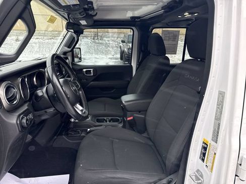 Used 2021 Jeep Wrangler Unlimited Sahara AWD/4WD image 15
