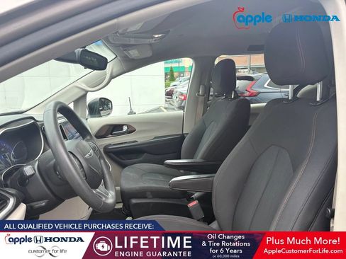 Used 2017 Chrysler Pacifica Touring FWD image 6