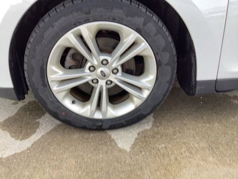 Used 2018 Ford Taurus SE image 6