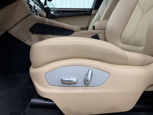 Certified 2025 Porsche Macan image 29