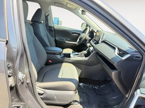 Used 2025 Toyota RAV4 XLE FWD image 19
