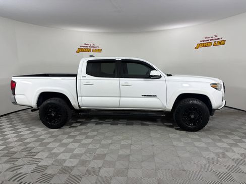 Used 2021 Toyota Tacoma SR5 RWD image 7