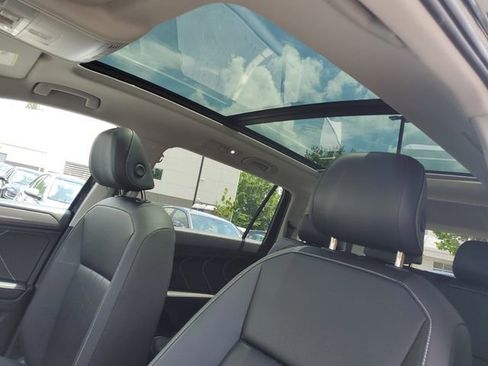 Used 2024 Volkswagen Tiguan SE w/ Panoramic Sunroof Package FWD image 22