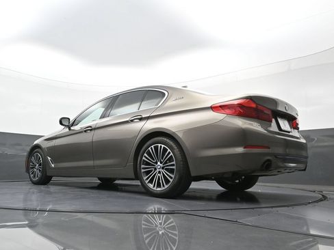 Used 2018 BMW 530e xDrive AWD/4WD image 26