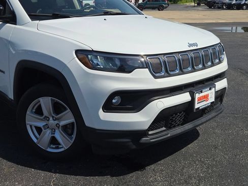 Used 2022 Jeep Compass Latitude w/ Sun and Sound Group AWD/4WD image 2