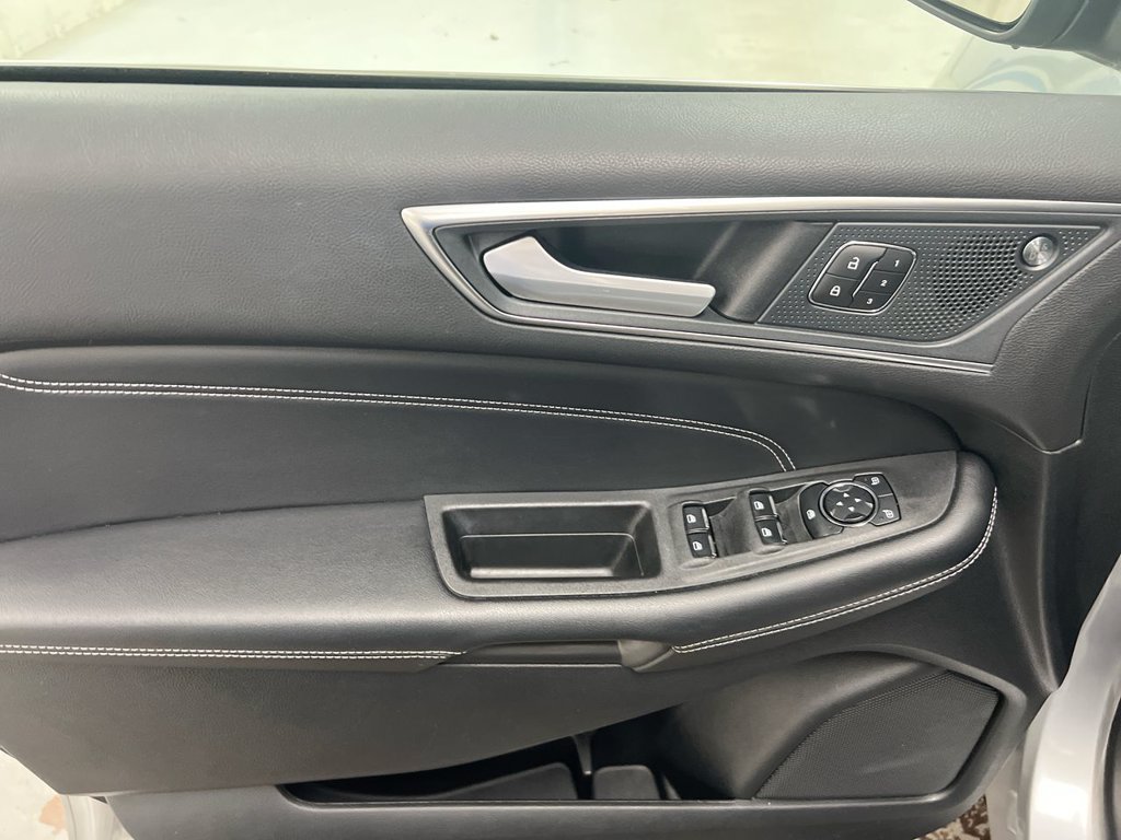 Used 2023 Ford Edge Titanium w/ Cargo Accessory Package AWD/4WD image 20