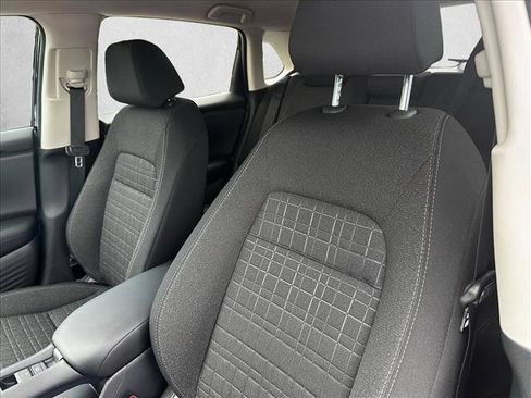 New 2026 Honda HR-V LX image 4