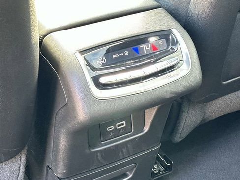 Used 2025 Cadillac XT6 Luxury image 18