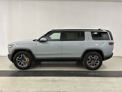 Used 2023 Rivian R1S Adventure image 2