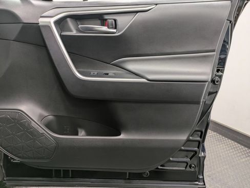 Used 2020 Toyota RAV4 XLE w/ Convenience Package AWD/4WD image 31