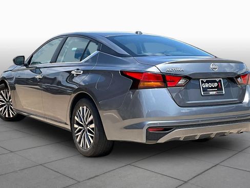 Used 2025 Nissan Altima 2.5 SV FWD image 11