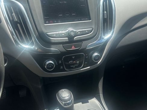 Used 2021 Chevrolet Equinox LS FWD image 11