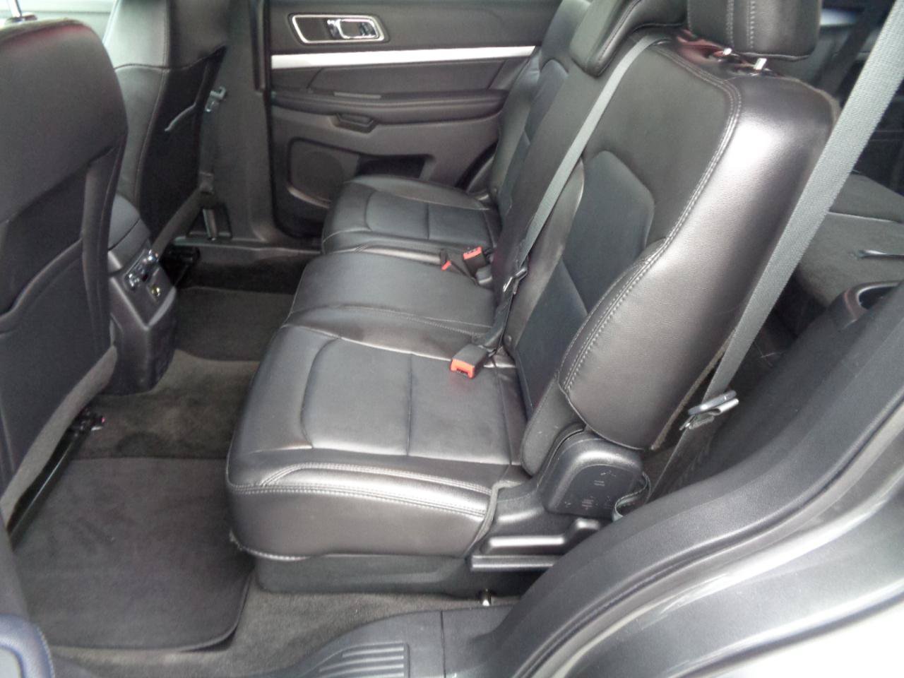 Used 2017 Ford Explorer XLT w/ Equipment Group 202A AWD/4WD image 23