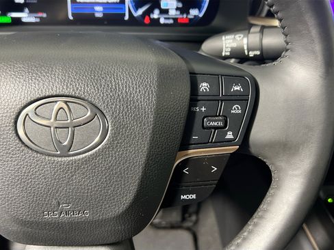 Used 2023 Toyota Crown AWD/4WD image 19