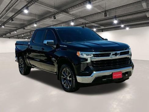 Used 2022 Chevrolet Silverado 1500 LT image 2